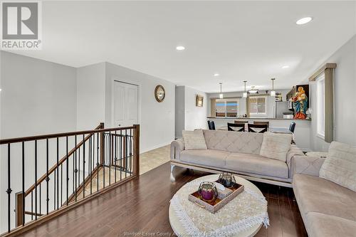 1133 Thunderbay Avenue, Windsor, ON - Indoor Photo Showing Living Room