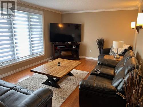 232 Paddon, Temiskaming Shores, ON - Indoor Photo Showing Living Room