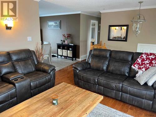 232 Paddon, Temiskaming Shores, ON - Indoor Photo Showing Living Room