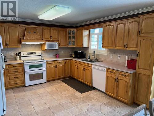 232 Paddon, Temiskaming Shores, ON - Indoor Photo Showing Kitchen With Double Sink