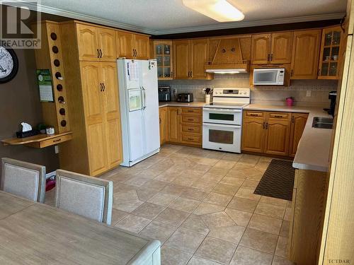 232 Paddon, Temiskaming Shores, ON - Indoor Photo Showing Kitchen