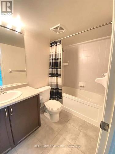 1006 - 19 Grand Trunk Crescent, Toronto, ON - Indoor Photo Showing Bathroom