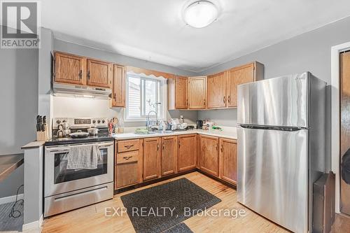 243 Pacific Avenue, Toronto, ON - Indoor Photo Showing Kitchen