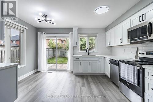 7667 Black Walnut Trail, Mississauga, ON - Indoor Photo Showing Kitchen With Upgraded Kitchen