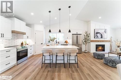 93 Summer Leigh Trail, Huntsville, ON - Indoor Photo Showing Kitchen With Upgraded Kitchen