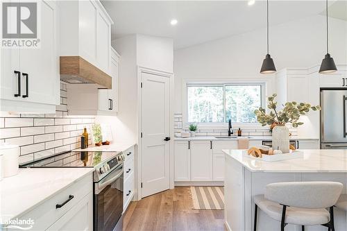 93 Summer Leigh Trail, Huntsville, ON - Indoor Photo Showing Kitchen With Upgraded Kitchen