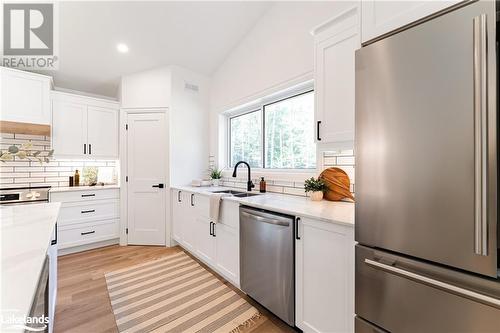 93 Summer Leigh Trail, Huntsville, ON - Indoor Photo Showing Kitchen With Double Sink With Upgraded Kitchen