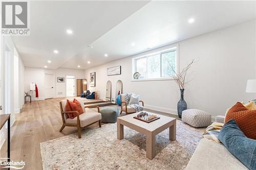 93 Summer Leigh Trail, Huntsville, ON - Indoor Photo Showing Living Room