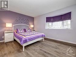 Primary bedroom w/ensuite and walk-in closet - 