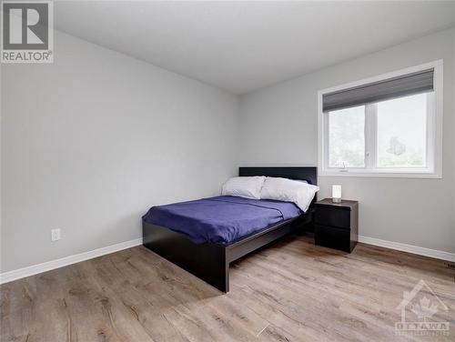 Secondary bedroom - 678 Farmbrook Crescent, Ottawa, ON - Indoor Photo Showing Bedroom