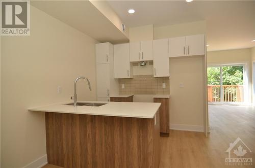 183 Columbus Avenue, Ottawa, ON - Indoor Photo Showing Kitchen With Double Sink