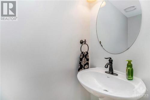 2086 Valin Street, Ottawa, ON - Indoor Photo Showing Bathroom
