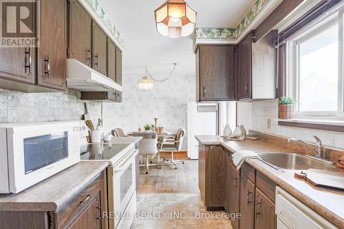16 Riverview Road, Kawartha Lakes, ON - Indoor Photo Showing Kitchen