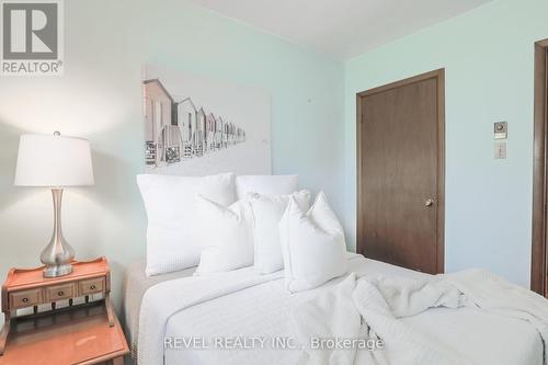 16 Riverview Road, Kawartha Lakes, ON - Indoor Photo Showing Bedroom