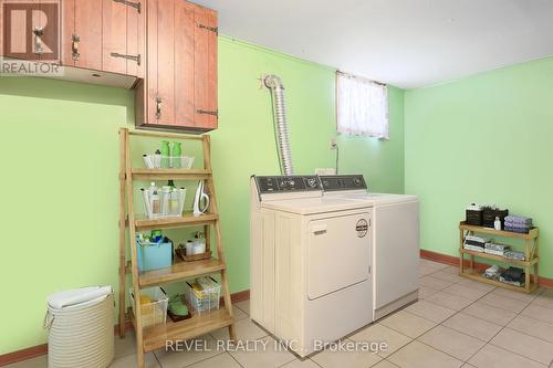 16 Riverview Road, Kawartha Lakes, ON - Indoor Photo Showing Laundry Room