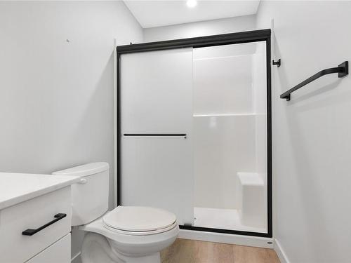 512-2469 Gateway Rd, Langford, BC - Indoor Photo Showing Bathroom