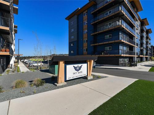 512-2469 Gateway Rd, Langford, BC - Outdoor