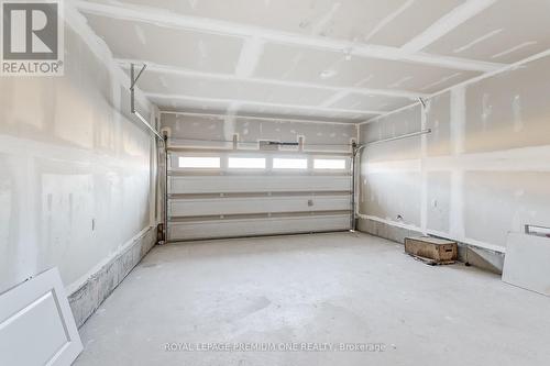 100 Limestone Lane, Shelburne, ON - Indoor Photo Showing Garage