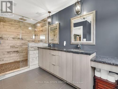 654 Freeport Street, London, ON - Indoor Photo Showing Bathroom