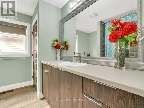 654 Freeport Street, London, ON - Indoor Photo Showing Bathroom