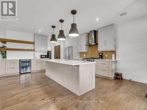 654 Freeport Street, London, ON - Indoor Photo Showing Kitchen With Upgraded Kitchen