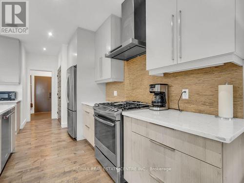 654 Freeport Street, London, ON - Indoor Photo Showing Kitchen With Upgraded Kitchen