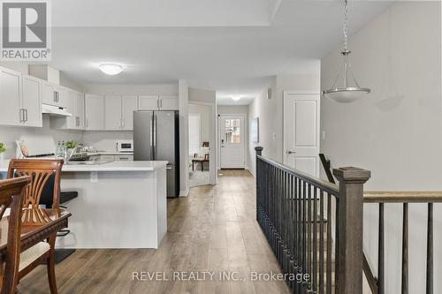 8 Hawthorn Avenue, Thorold, ON - Indoor Photo Showing Kitchen