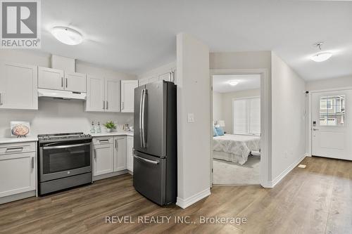 8 Hawthorn Avenue, Thorold, ON - Indoor Photo Showing Kitchen