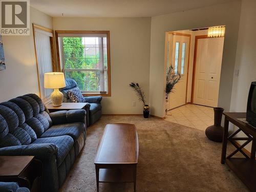 6184 Saint Martin Place, Oliver, BC - Indoor Photo Showing Living Room