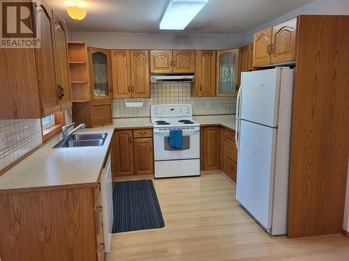 6184 Saint Martin Place, Oliver, BC - Indoor Photo Showing Kitchen With Double Sink