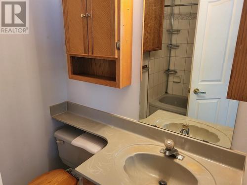 6184 Saint Martin Place, Oliver, BC - Indoor Photo Showing Bathroom