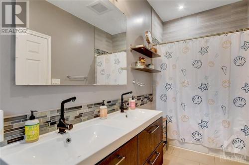 7069 Marco Street, Ottawa, ON - Indoor Photo Showing Bathroom