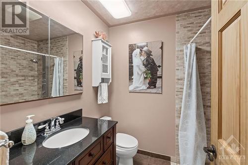 116 Mcconnell Lane, Ottawa, ON - Indoor Photo Showing Bathroom