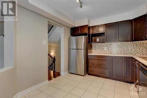 33 Fallengale Crescent, Ottawa, ON - Indoor Photo Showing Kitchen