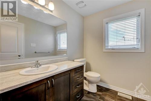 33 Fallengale Crescent, Ottawa, ON - Indoor Photo Showing Bathroom