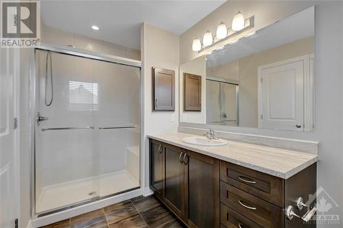 33 Fallengale Crescent, Ottawa, ON - Indoor Photo Showing Bathroom