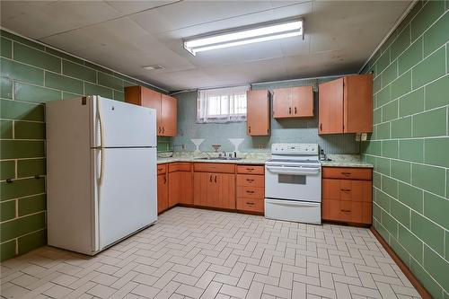 28 Nugent Drive, Hamilton, ON - Indoor Photo Showing Kitchen