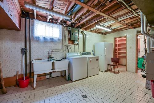 28 Nugent Drive, Hamilton, ON - Indoor Photo Showing Laundry Room