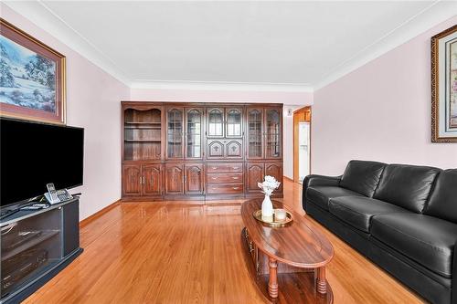28 Nugent Drive, Hamilton, ON - Indoor Photo Showing Living Room