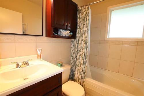 1020 Gordon Avenue, The Pas, MB - Indoor Photo Showing Bathroom