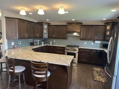 183 Sunflower Street, Thunder Bay, ON - Indoor Photo Showing Kitchen With Upgraded Kitchen