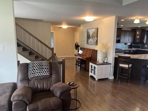 183 Sunflower Street, Thunder Bay, ON - Indoor Photo Showing Living Room