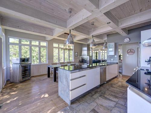 Cuisine - 361 Boul. De La Chapelle, Pointe-Calumet, QC - Indoor Photo Showing Kitchen