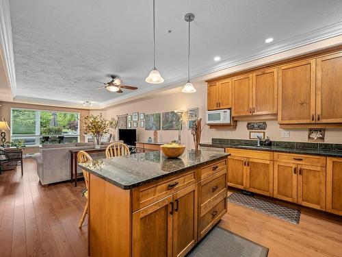 311-3666 Royal Vista Way, Courtenay, BC - Indoor Photo Showing Kitchen