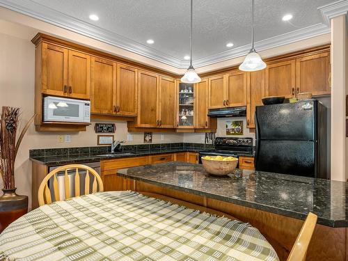 311-3666 Royal Vista Way, Courtenay, BC - Indoor Photo Showing Kitchen