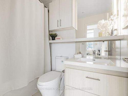 205-128 Fairview Mall Dr, Toronto, ON - Indoor Photo Showing Bathroom