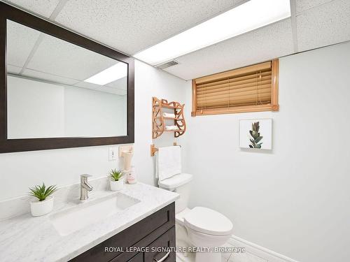 4674 Drakestone Cres, Mississauga, ON - Indoor Photo Showing Bathroom