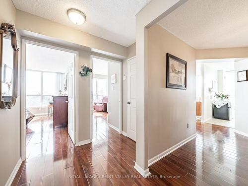 401-12 Laurelcrest St, Brampton, ON - Indoor Photo Showing Other Room