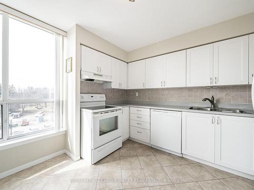 401-12 Laurelcrest St, Brampton, ON - Indoor Photo Showing Kitchen With Double Sink