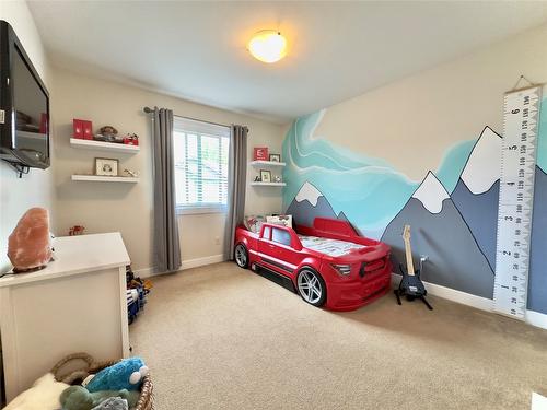 207-3350 Woodsdale Road, Lake Country, BC - Indoor Photo Showing Bedroom